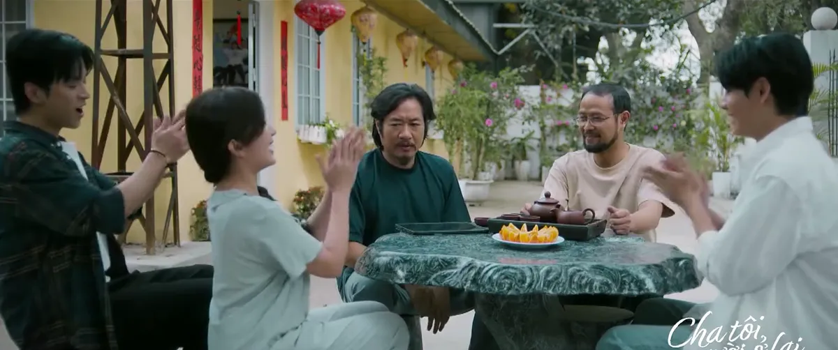 Cha tôi, người ở lại - Tập 45: Bà Liên ra đi, bố Bình đón cô Quyên về chung nhà - Ảnh 3. Cha tôi, người ở lại - Tập 45: Bà Liên ra đi, bố Bình đón cô Quyên về chung nhà - Ảnh 3.