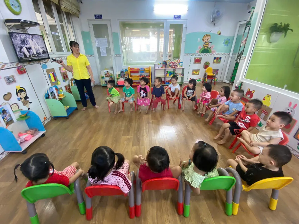 Chính sách miễn, hỗ trợ học phí: Phụ huynh nhẹ gánh - Ảnh 1.