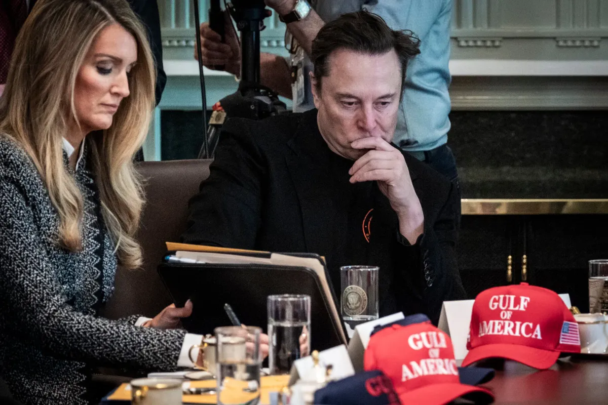 130 ngày thử sức với chính trường, ‘ánh hào quang’ Elon Musk dần phai mờ - Ảnh 2.