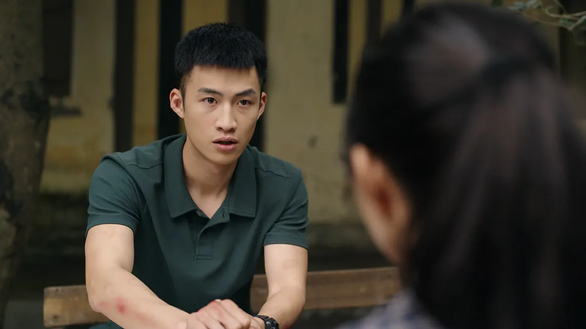 Duy Khánh xả vai bộ đội vào vai anh chàng lái xe vui tính trong Dịu dàng màu nắng - Ảnh 2.
