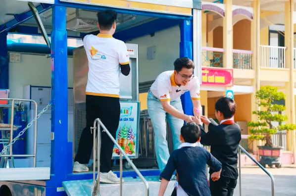 Chuyến xe tử tế: Những que kem tưới mát tâm hồn trẻ thơ cxtt2 29251116271285366059840
