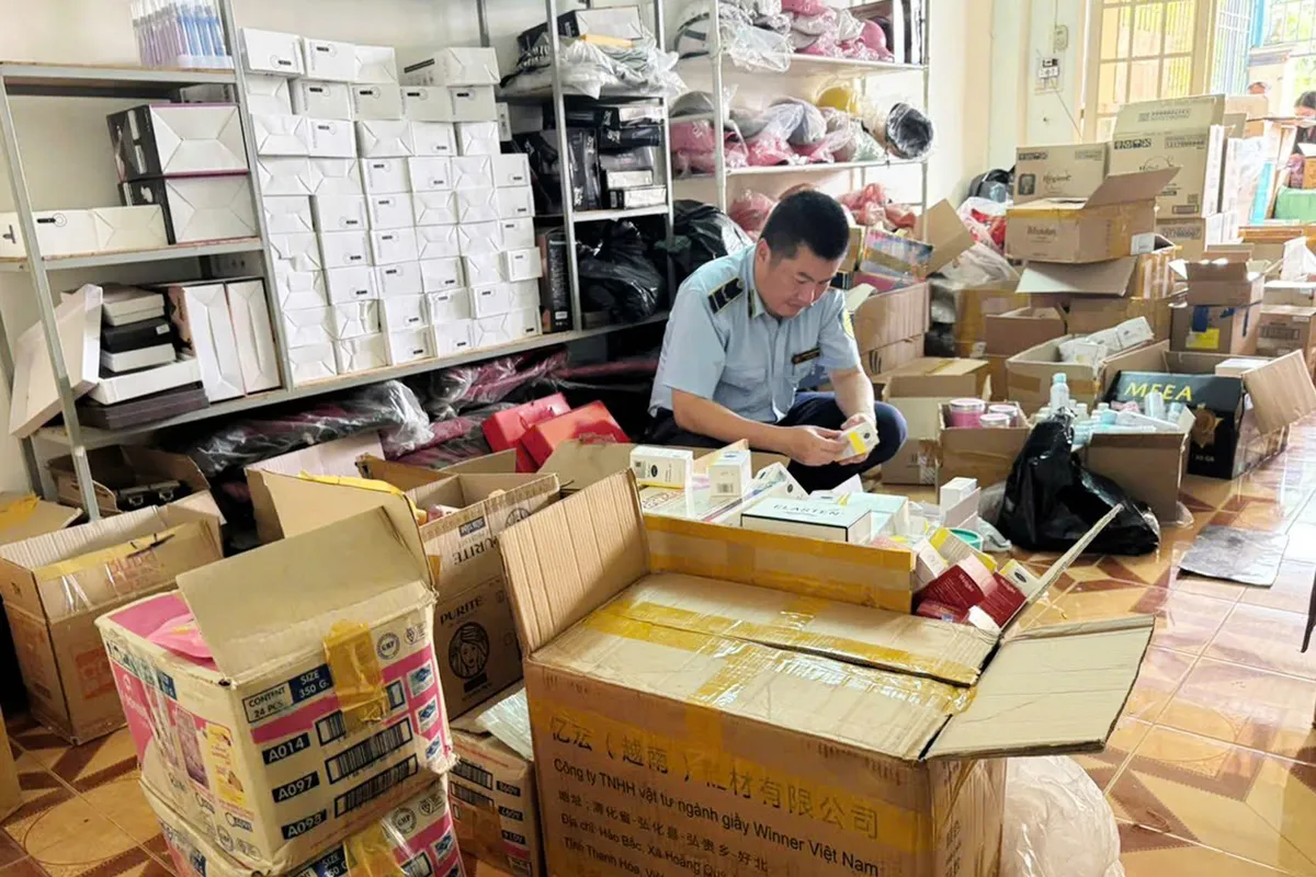 Hơn 23.000 vụ h&agrave;ng giả bị xử l&yacute; trong năm 2025 - Ảnh 1.