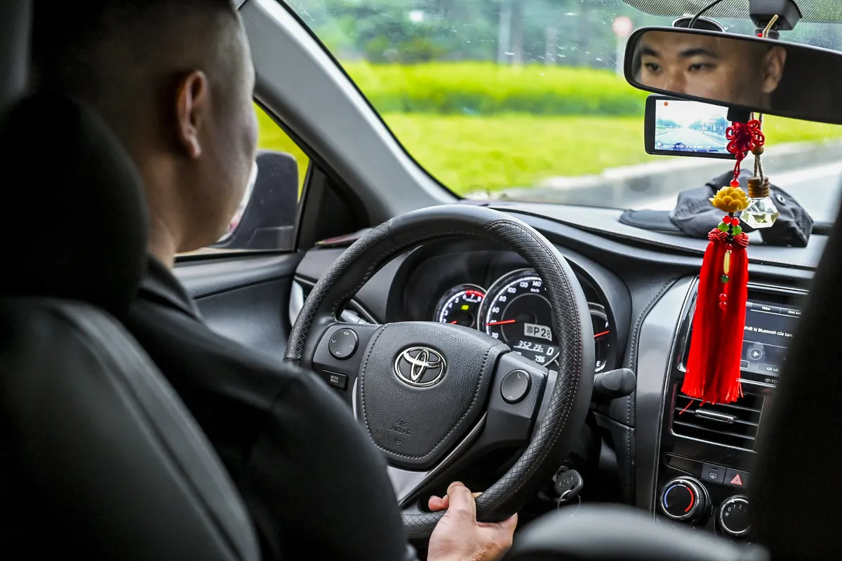 2 thập kỷ lẫy lừng, Toyota Vios vẫn là lựa chọn hàng đầu của khách hàng trẻ - Ảnh 2.