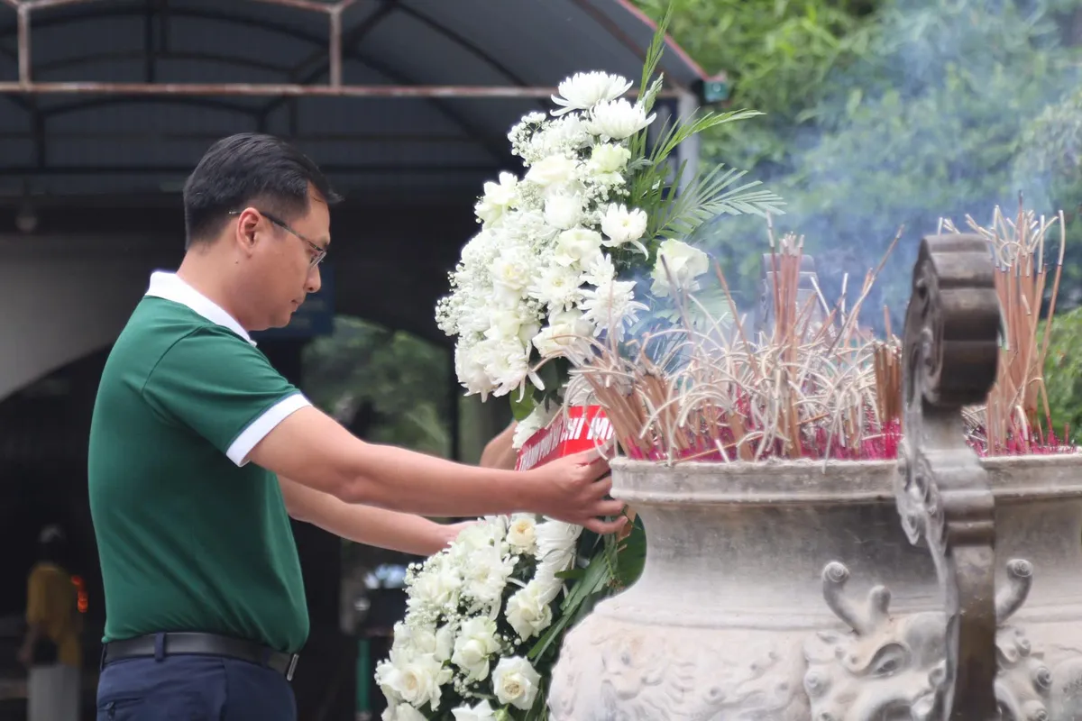 Khánh thành công trình Đường cờ Tổ quốc và Đường hoa tại quê Bác - Ảnh 4.