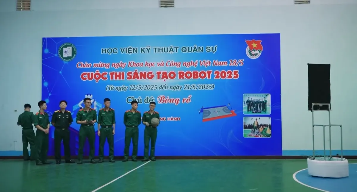 Học viện Kỹ thuật Quân sự chuẩn bị cho Robocon Việt Nam 2025 - Ảnh 3. Học viện Kỹ thuật Quân sự chuẩn bị cho Robocon Việt Nam 2025 - Ảnh 3.