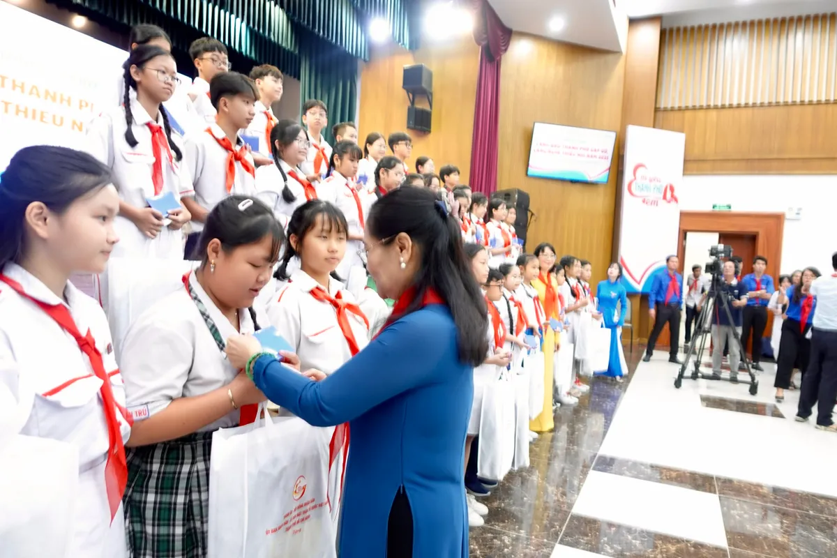 Thiếu nhi gửi gắm ước mơ đến lãnh đạo TP Hồ Chí Minh - Ảnh 8.