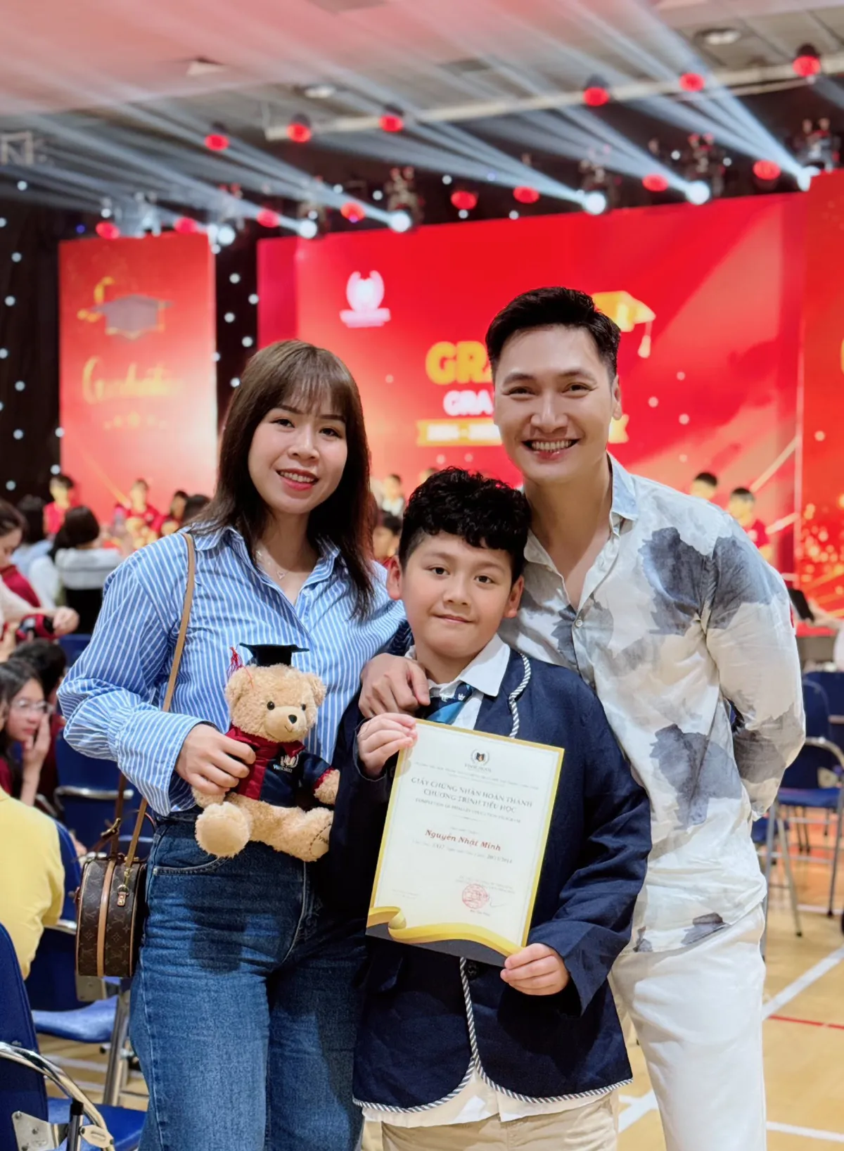 Mạnh Trường hạnh phúc bên gia đình, Hiệp Hòa bất ngờ công bố đã lập gia đình - Ảnh 1.