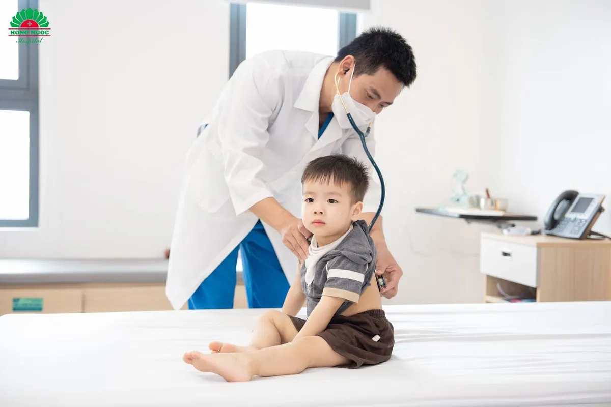 Trẻ dưới 2 tuổi chưa tiêm vắc-xin COVID-19 - có đáng lo khi COVID-19 trở lại? - Ảnh 1.