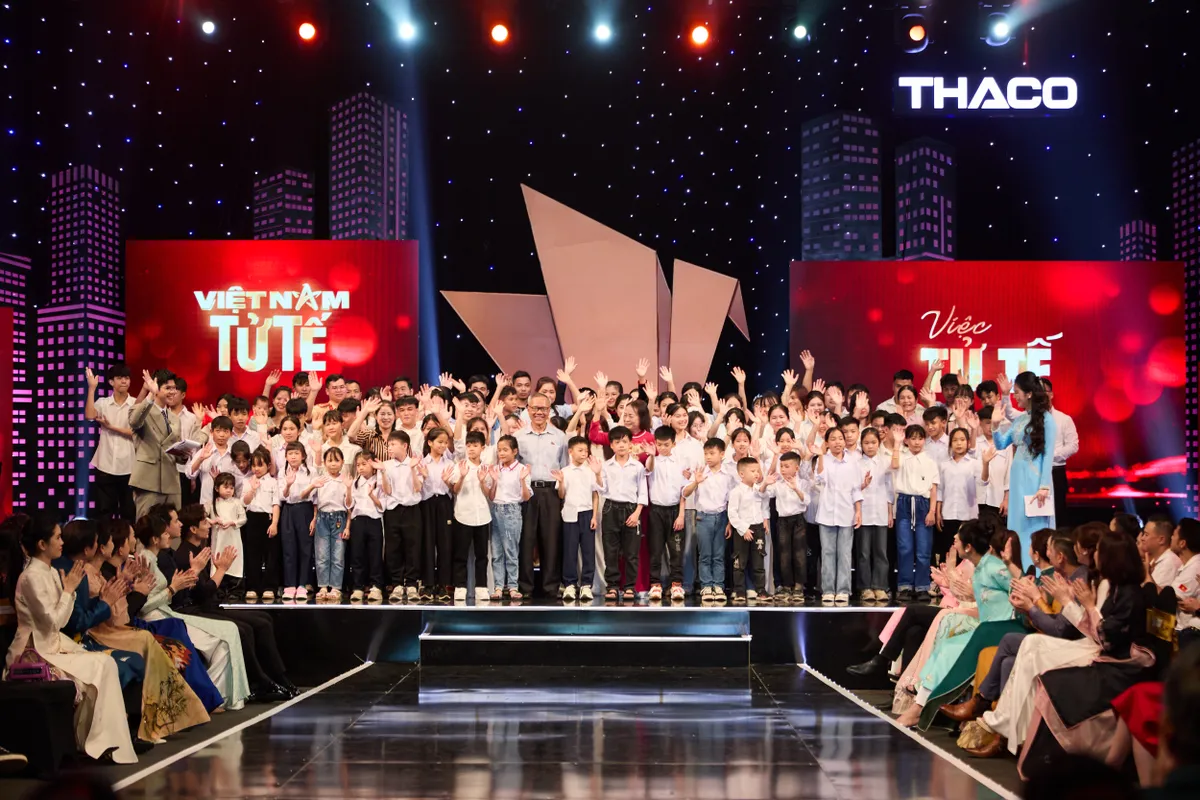 Gala kỷ niệm 10 năm Việc tử tế: Việt Nam tử tế - Một thập kỷ rong ruổi với hàng ngàn câu chuyện về tình người - Ảnh 3.
