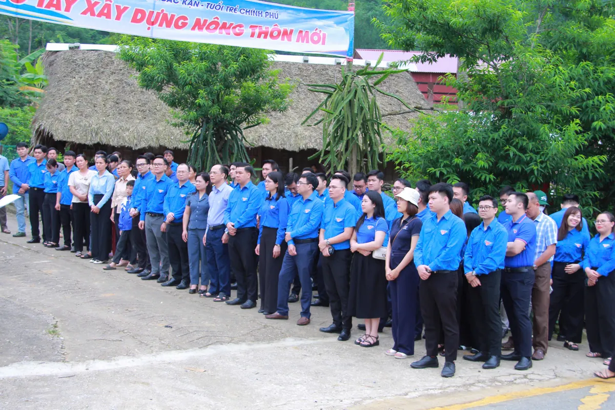 Ra quân Chiến dịch Thanh niên tình nguyện hè - Ảnh 1.