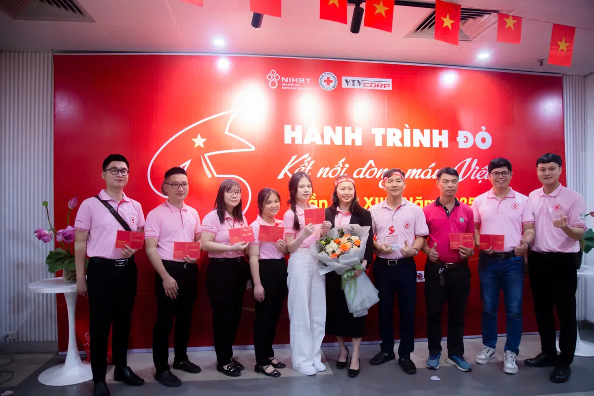 Hành trình Đỏ 2025 chính thức khởi động - Ảnh 3.