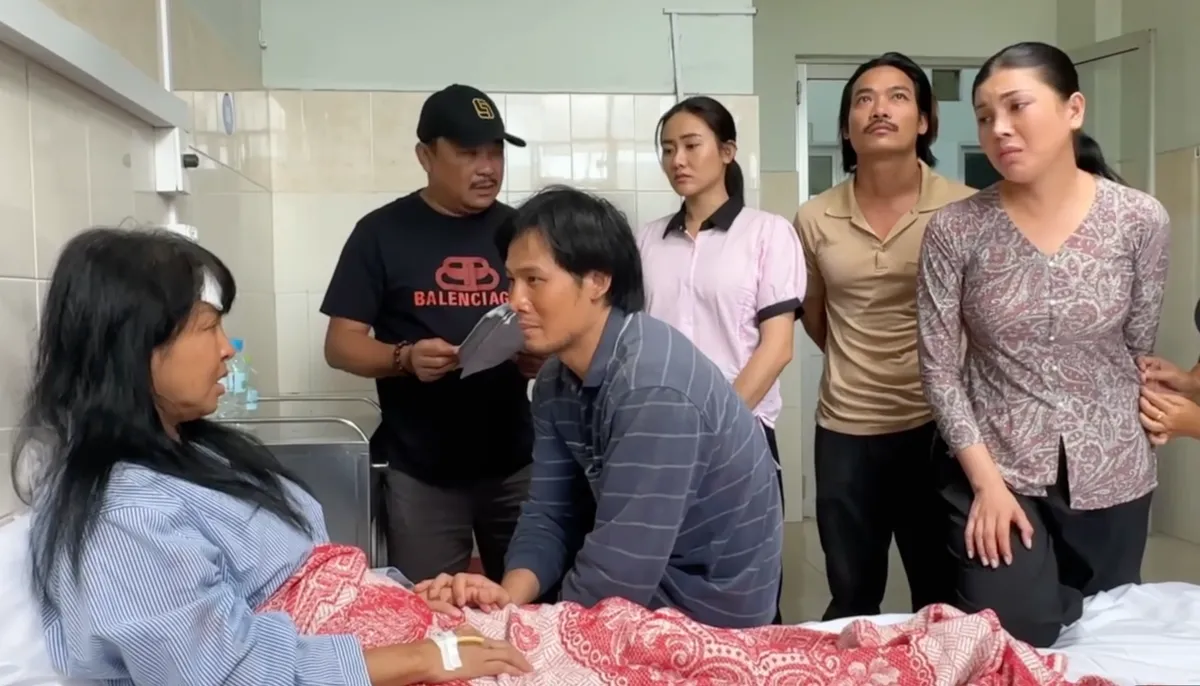 Hậu trường “Mẹ biển”: Cảnh bà Hậu nhận ra con khiến ai cũng khóc - Ảnh 1.