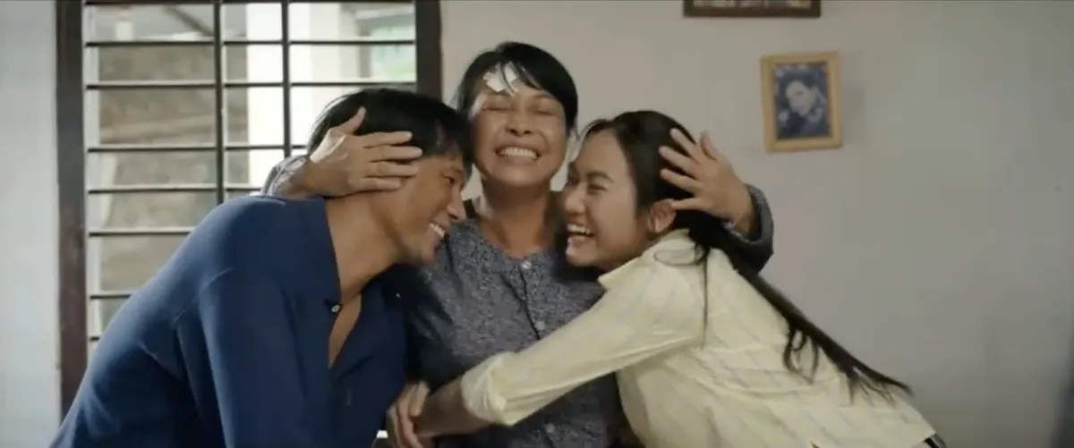Mẹ biển - Tập cuối: Bà Hậu nhận ra con trai trong niềm vui vỡ oà của mọi người - Ảnh 3.
