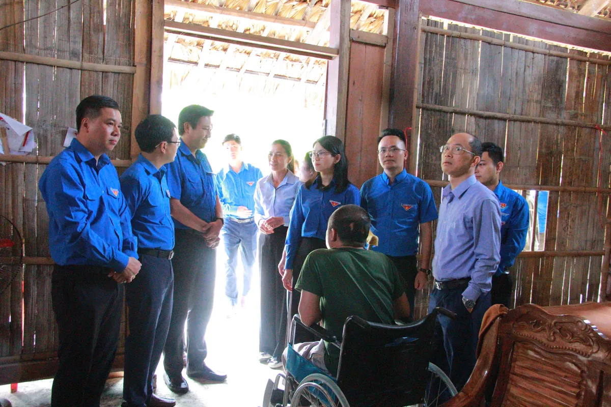 Ra quân Chiến dịch Thanh niên tình nguyện hè - Ảnh 2.