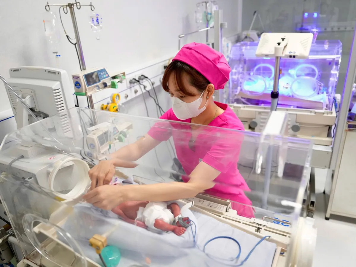 Kích hoạt “độ tuổi vàng” sinh con - Ảnh 2.
