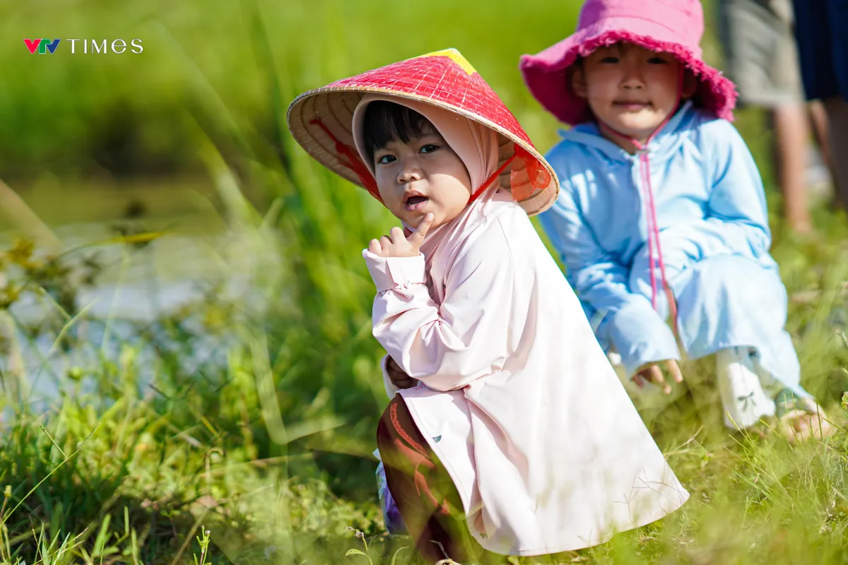 Hàng trăm người dân Quảng Bình lội bùn bắt cá dịp Tết Đoan Ngọ - Ảnh 7.