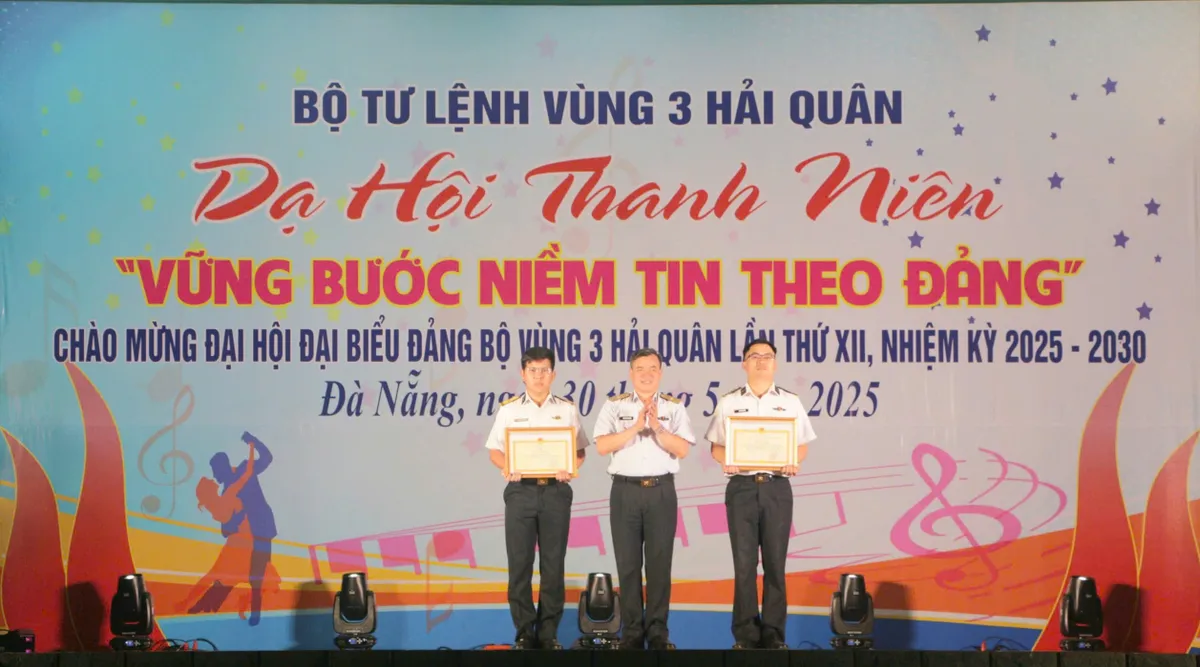 Vùng 3 Hải quân tổ chức Dạ hội thanh niên - Sáng mãi niềm tin theo Đảng - Ảnh 3.