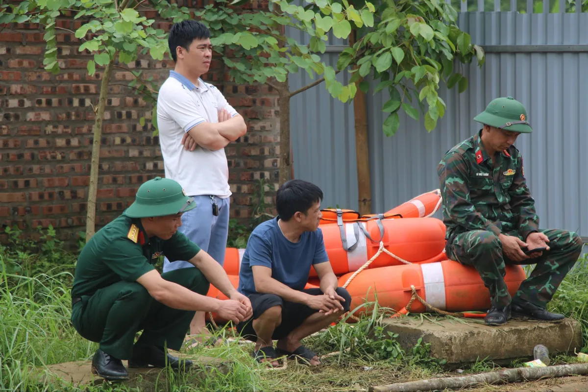 Vụ mất tích ở hố tử thần tại Bắc Kạn: Người thân nạn nhân mòn mỏi chờ đợi phép màu - Ảnh 2.