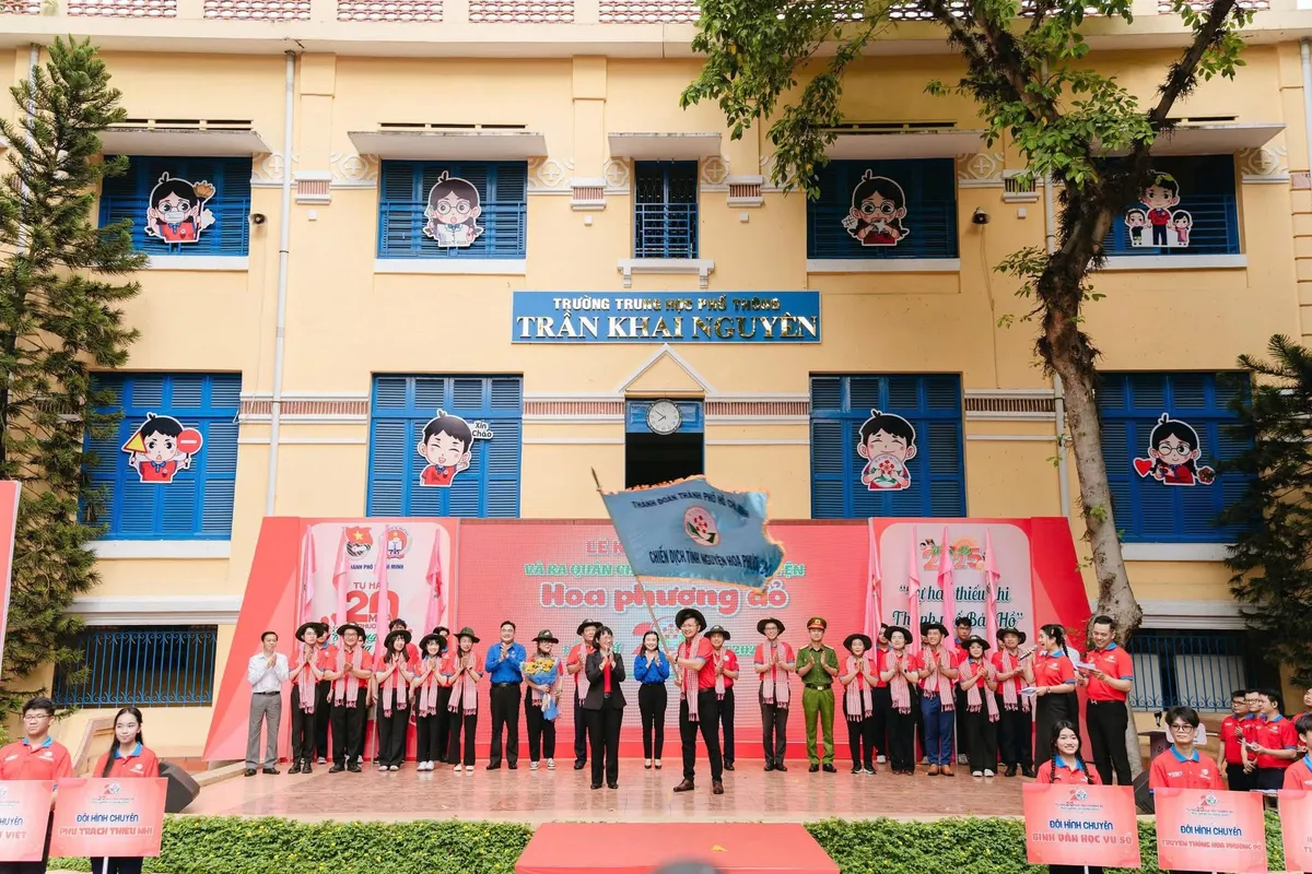 50.000 học sinh TP Hồ Chí Minh tham gia chiến dịch Hoa phượng đỏ - Ảnh 2.