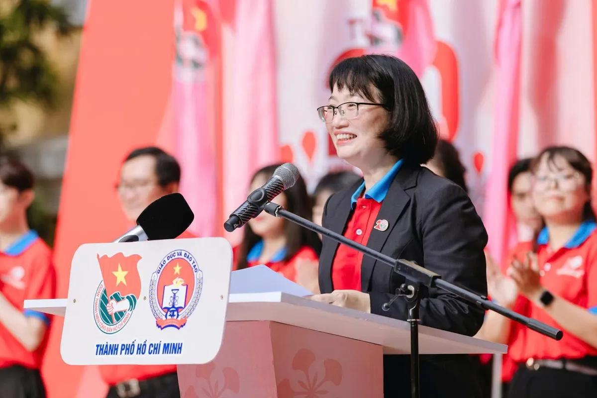 50.000 học sinh TP Hồ Chí Minh tham gia chiến dịch Hoa phượng đỏ - Ảnh 1.