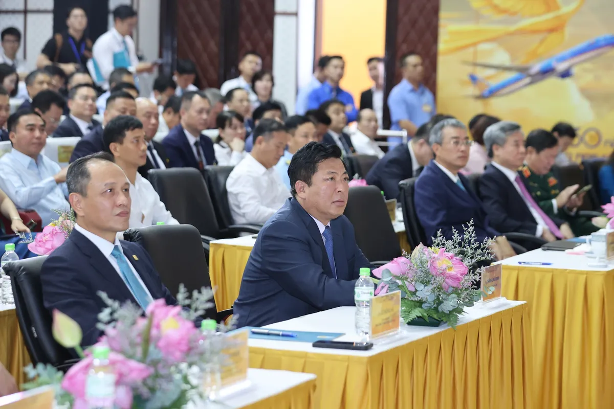 Thủ tướng Phạm Minh Chính: Hàng không Việt Nam bay tới đâu, biên giới mềm của Việt Nam tới đó - Ảnh 2.