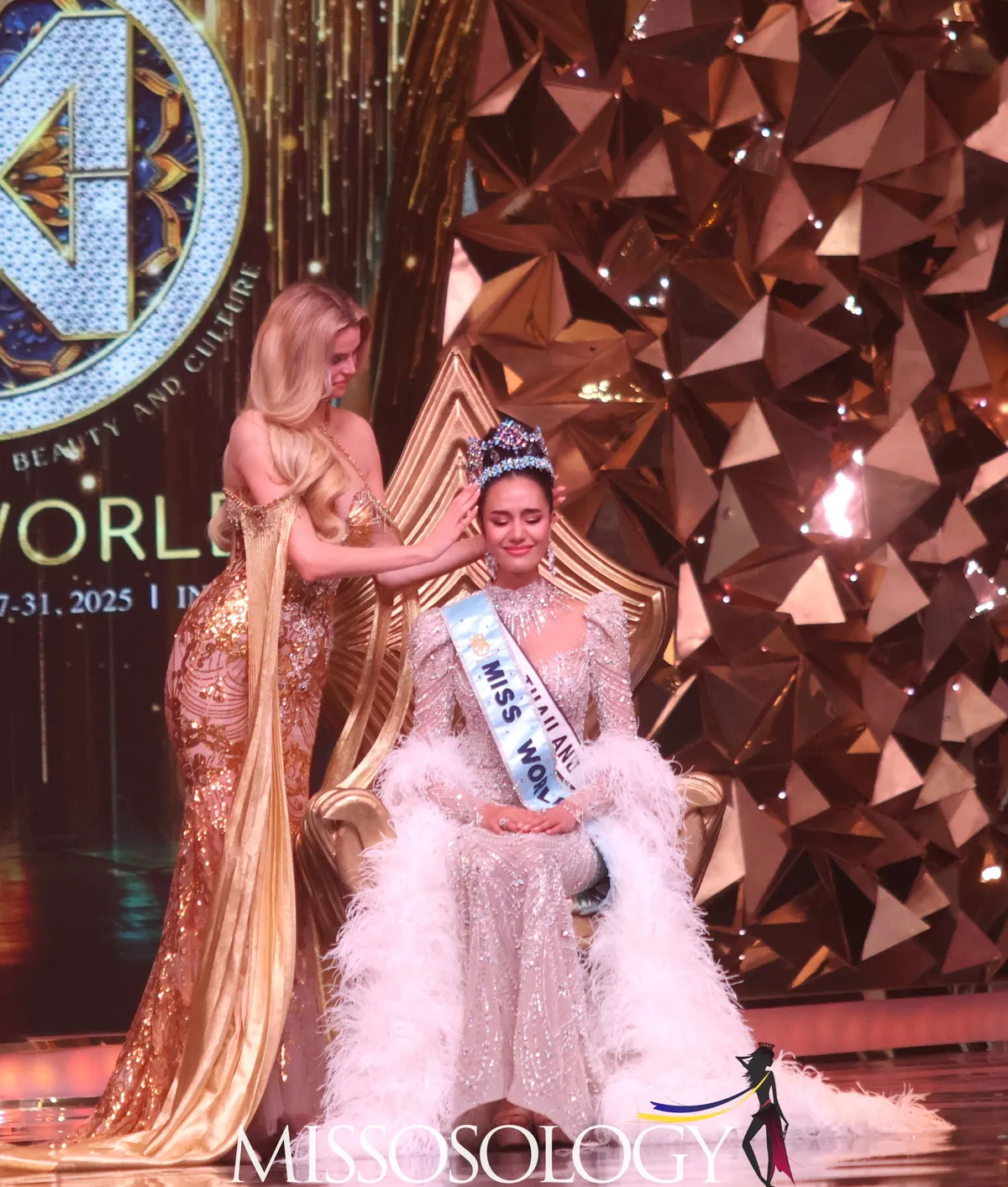 Người đẹp Thái Lan đầu tiên giành vương miện Miss World 2025 - Ảnh 3.