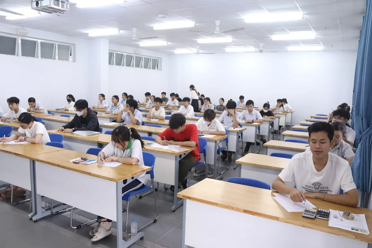 Hơn 92.000 thí sinh thi đánh giá năng lực đợt 2, kết quả nào được chọn để xét tuyển đại học? - Ảnh 1.