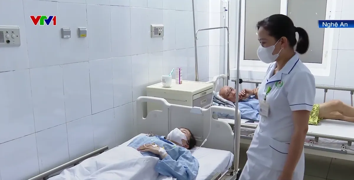 Nghệ An: Xử lý nghiêm vụ hành hung nhân viên y tế - Ảnh 2.