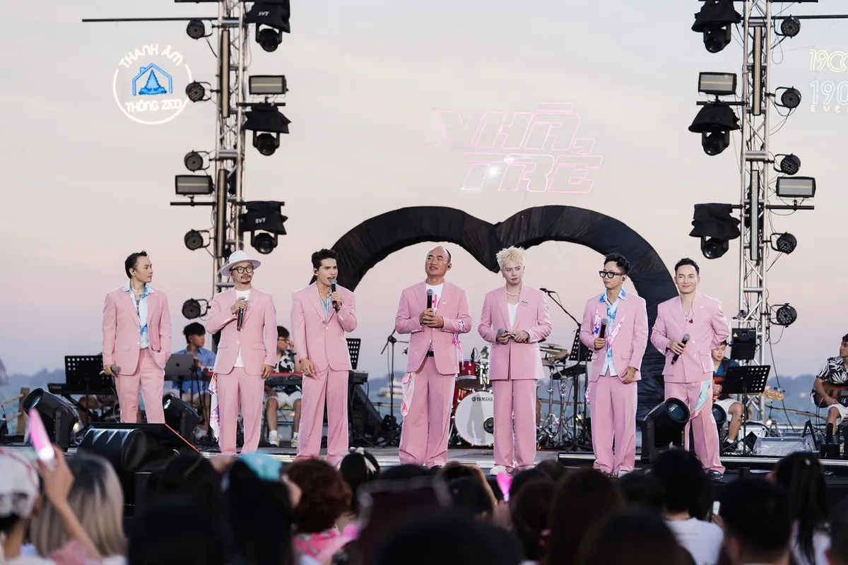 Liveshow của Nhà trẻ tặng khán giả nhiều món quà âm nhạc, thủ lĩnh Đinh Tiến Đạt hé lộ ca khúc mới về gia đình - Ảnh 3.