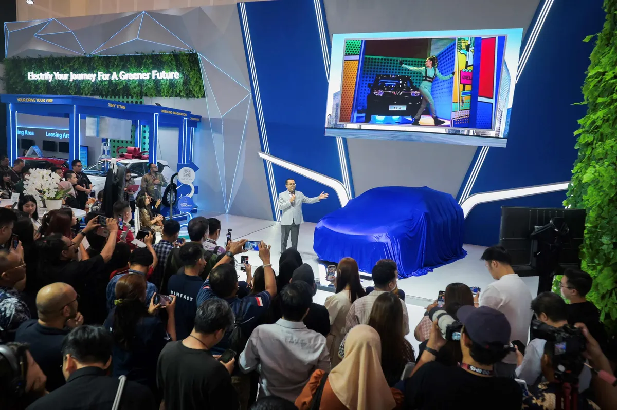 Vinfast lập kỷ lục tại Iims Surabaya 2025 với 4 giải thưởng, VF 3 được xướng tên “Xe điện đô thị tốt nhất” - Ảnh 1.