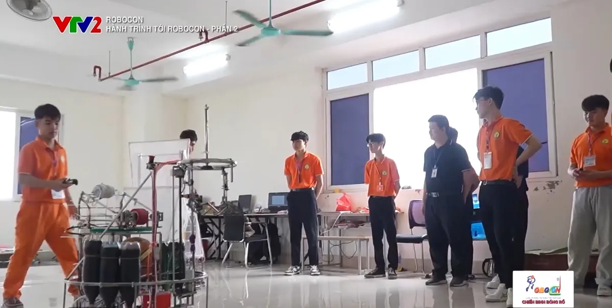 Trường Đại học Kinh tế - Kỹ thuật Công nghiệp tăng tốc chuẩn bị cho Robocon 2025 - Ảnh 2. Trường Đại học Kinh tế - Kỹ thuật Công nghiệp tăng tốc chuẩn bị cho Robocon 2025 - Ảnh 2.