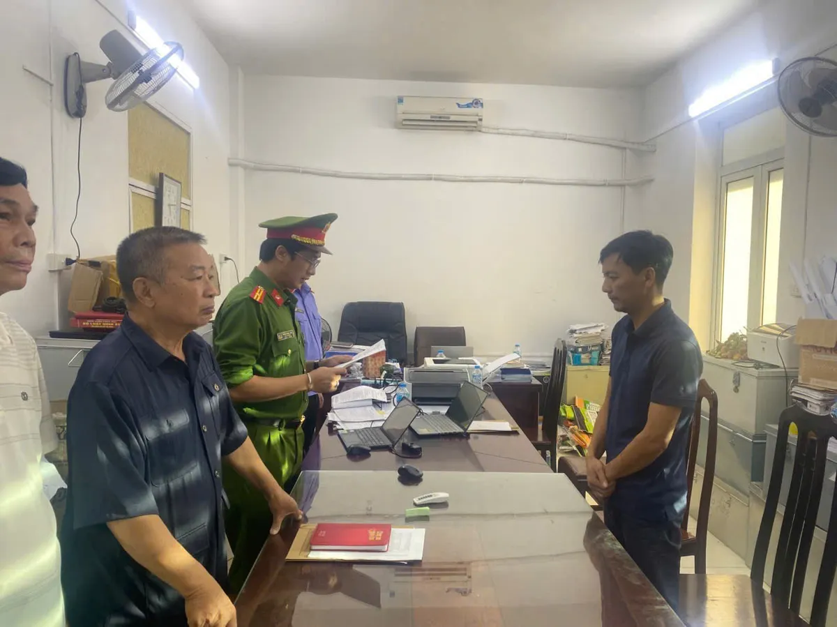 Triệt xóa cơ sở sản xuất hàng nghìn tấn phân bón giả ở Hòa Bình - Ảnh 3.