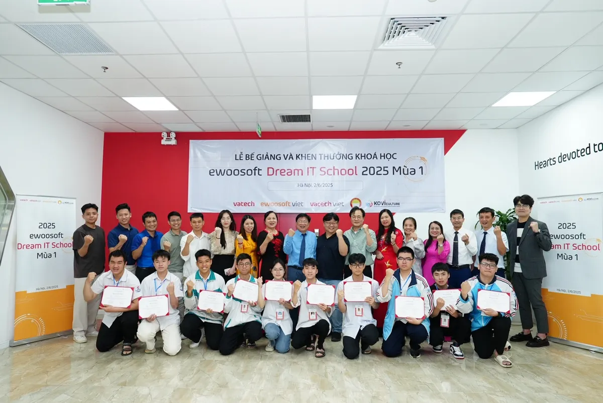 Bế giảng “Ewoosoft Dream IT School” 2025: Khởi đầu đam mê công nghệ cho giới trẻ Thái Nguyên - Ảnh 1.