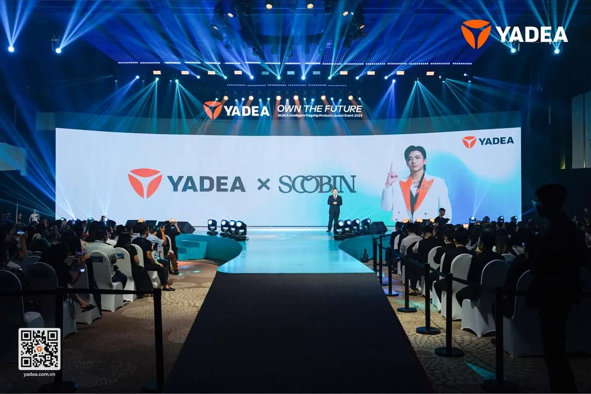 &Ocirc;ng Liu Jia - Tổng Gi&aacute;m đốc YADEA Việt Nam, c&ocirc;ng bố thương vụ hợp t&aacute;c giữa YADEA v&agrave; SOOBIN.

