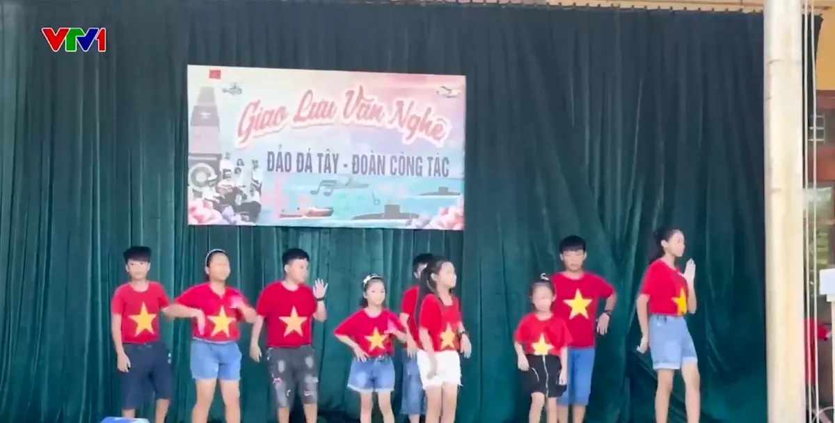 Những lớp học nơi tiền tiêu Tổ Quốc - Ảnh 1.