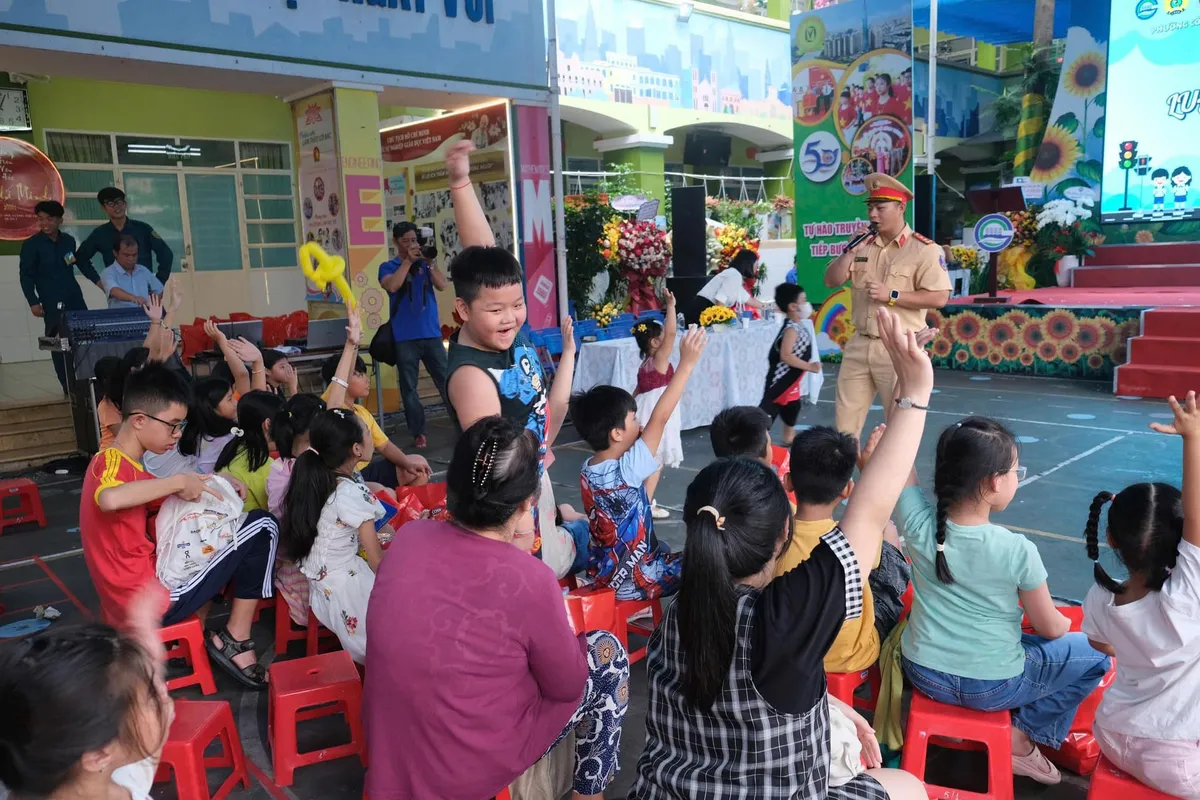 TP Hồ Chí Minh rèn luyện thể lực và an toàn cho thiếu nhi trong dịp hè - Ảnh 2.