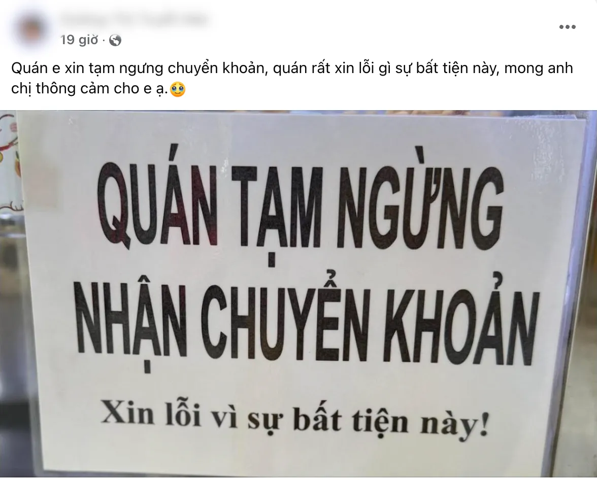 Nhiều cửa hàng chỉ nhận tiền mặt, nếu chuyển khoản thêm thuế 8%