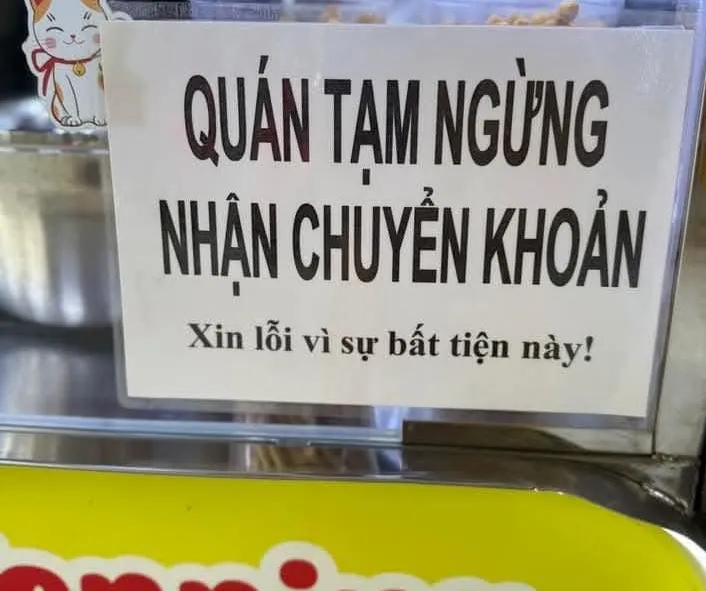 Một cửa h&agrave;ng ăn uống th&ocirc;ng b&aacute;o tạm ngừng giao dịch chuyển khoản