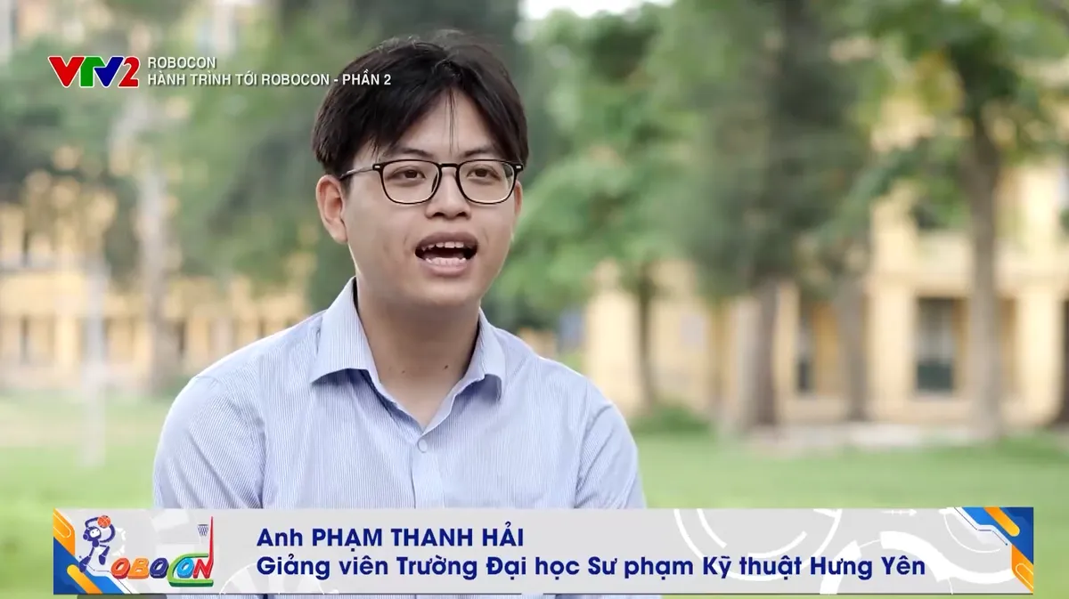 Nhà vô địch Robocon trở về giảng đường để truyền lửa đam mê kỹ thuật - Ảnh 1. Nhà vô địch Robocon trở về giảng đường để truyền lửa đam mê kỹ thuật - Ảnh 1.