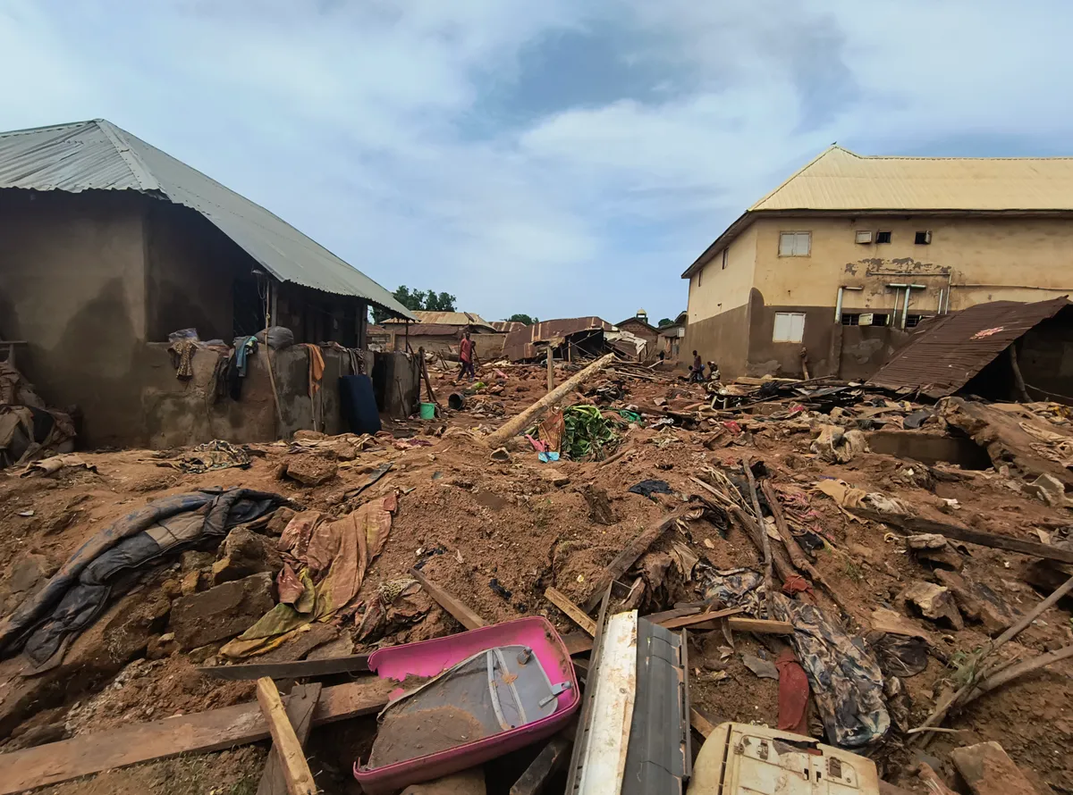 Thảm họa lũ quét ở Nigeria: Hơn 200 người thiệt mạng, 1.000 người vẫn mất tích - Ảnh 1.