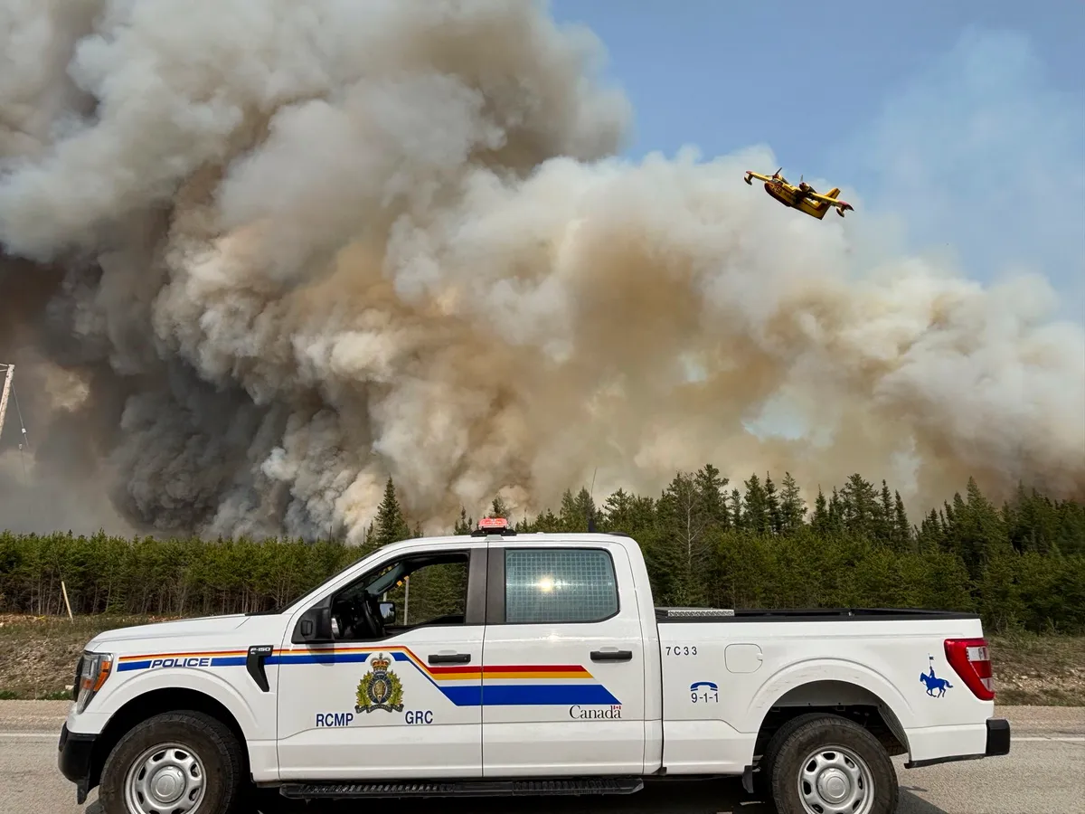 Chất lượng không khí giảm mạnh ở Trung Tây nước Mỹ do khói cháy rừng từ Canada - Ảnh 6.