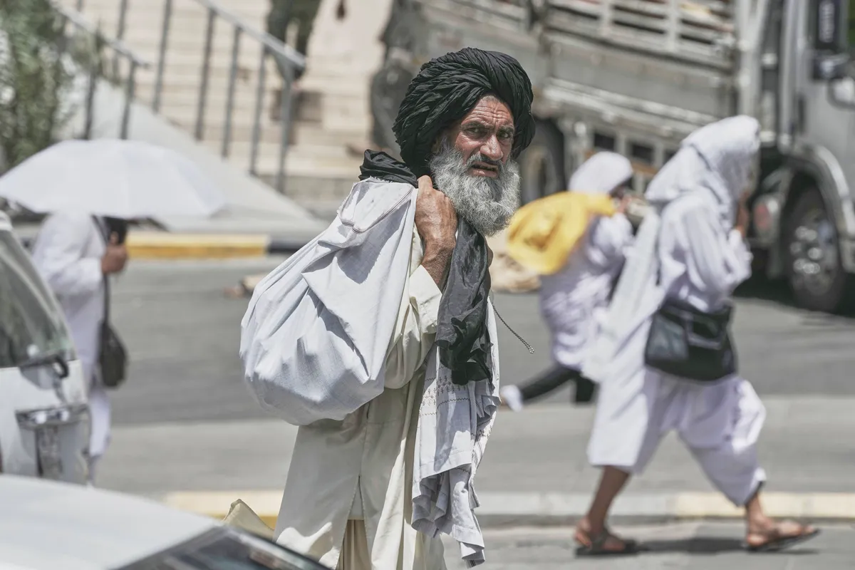 Bắt đầu lễ hành hương Hajj, tín đồ Hồi giáo đổ về thánh địa Mecca - Ảnh 1.