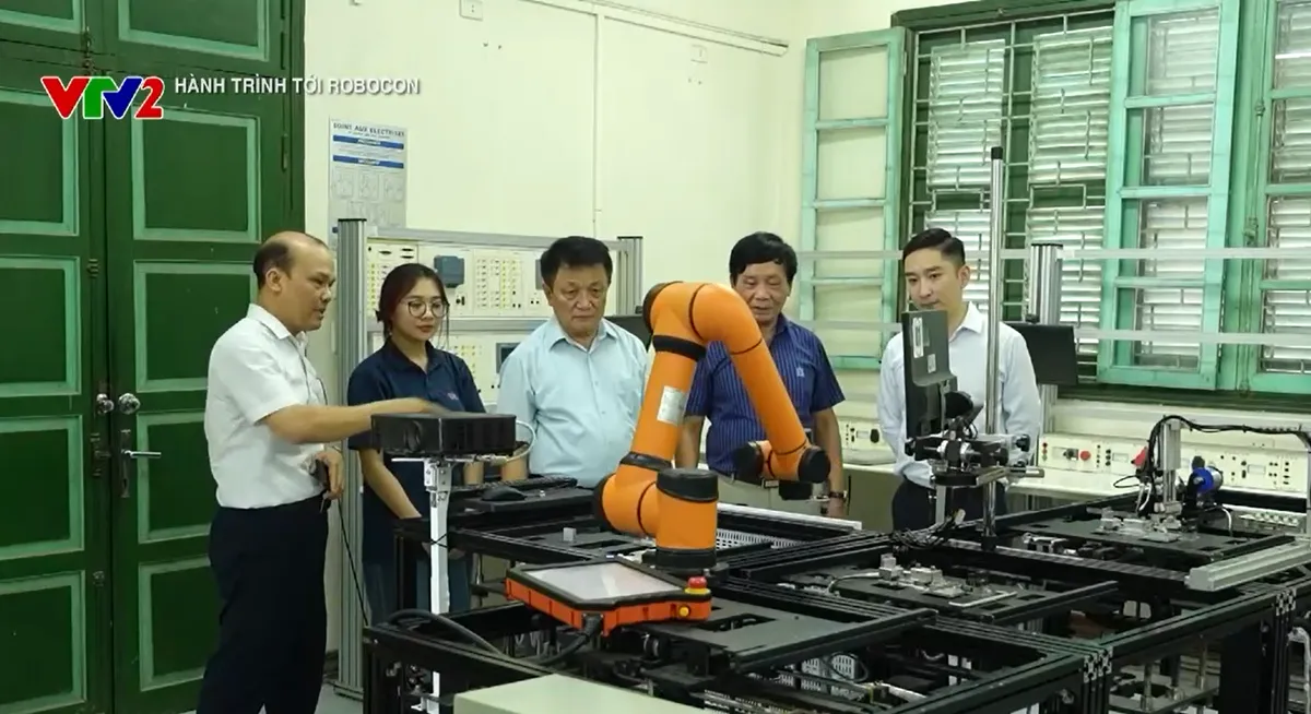 Cao đẳng nghề Bách khoa Hà Nội sẵn sàng cho sân chơi Robocon 2025 - Ảnh 2.