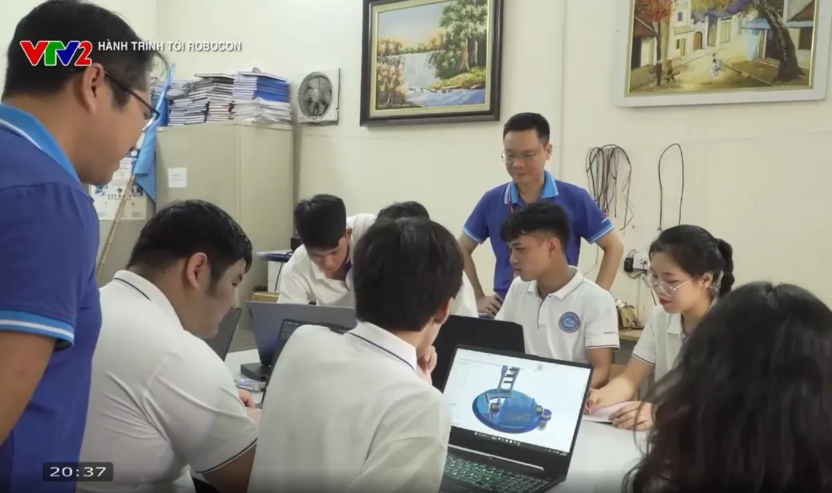 Không khí Robocon nóng lên từng ngày tại Trường Đại học Mỏ địa chất Hà Nội - Ảnh 2.