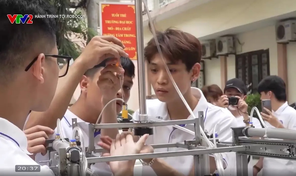 Không khí Robocon nóng lên từng ngày tại Trường Đại học Mỏ địa chất Hà Nội - Ảnh 3.