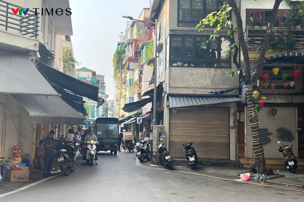 Nhiều hộ kinh doanh trên đất vàng Hà Nội đóng cửa bất thường - Ảnh 6.