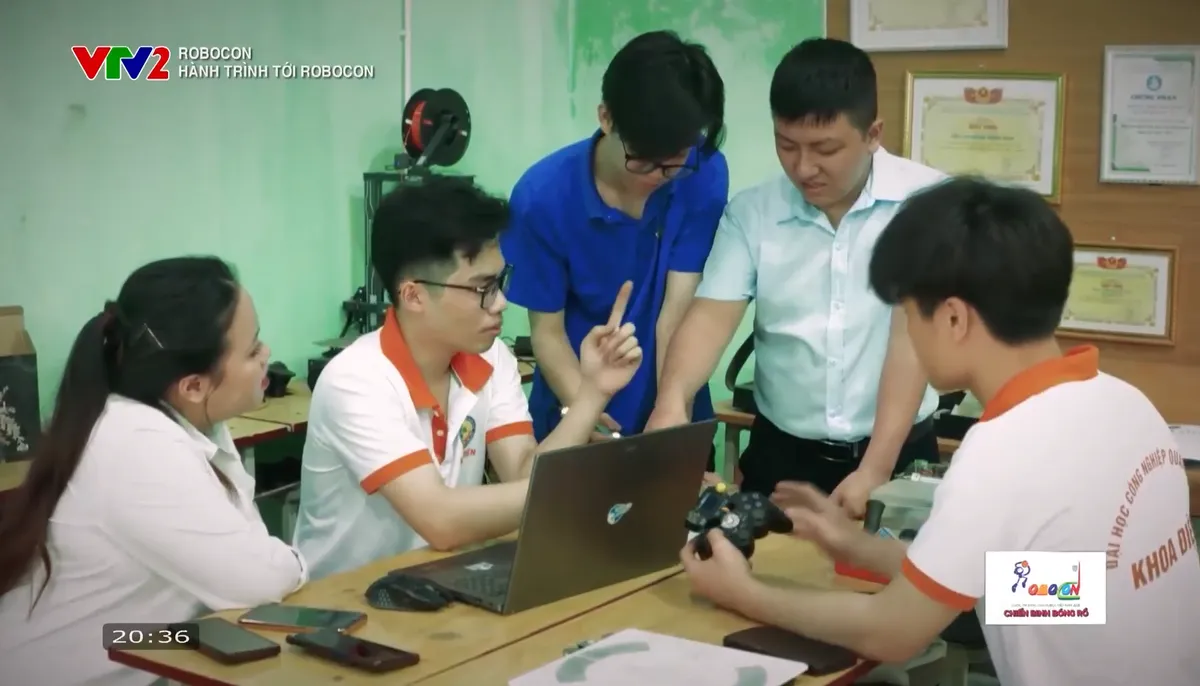 Trường Đại học Công nghiệp Quảng Ninh miệt mài hoàn thiện robot - Ảnh 2. Trường Đại học Công nghiệp Quảng Ninh miệt mài hoàn thiện robot - Ảnh 2.