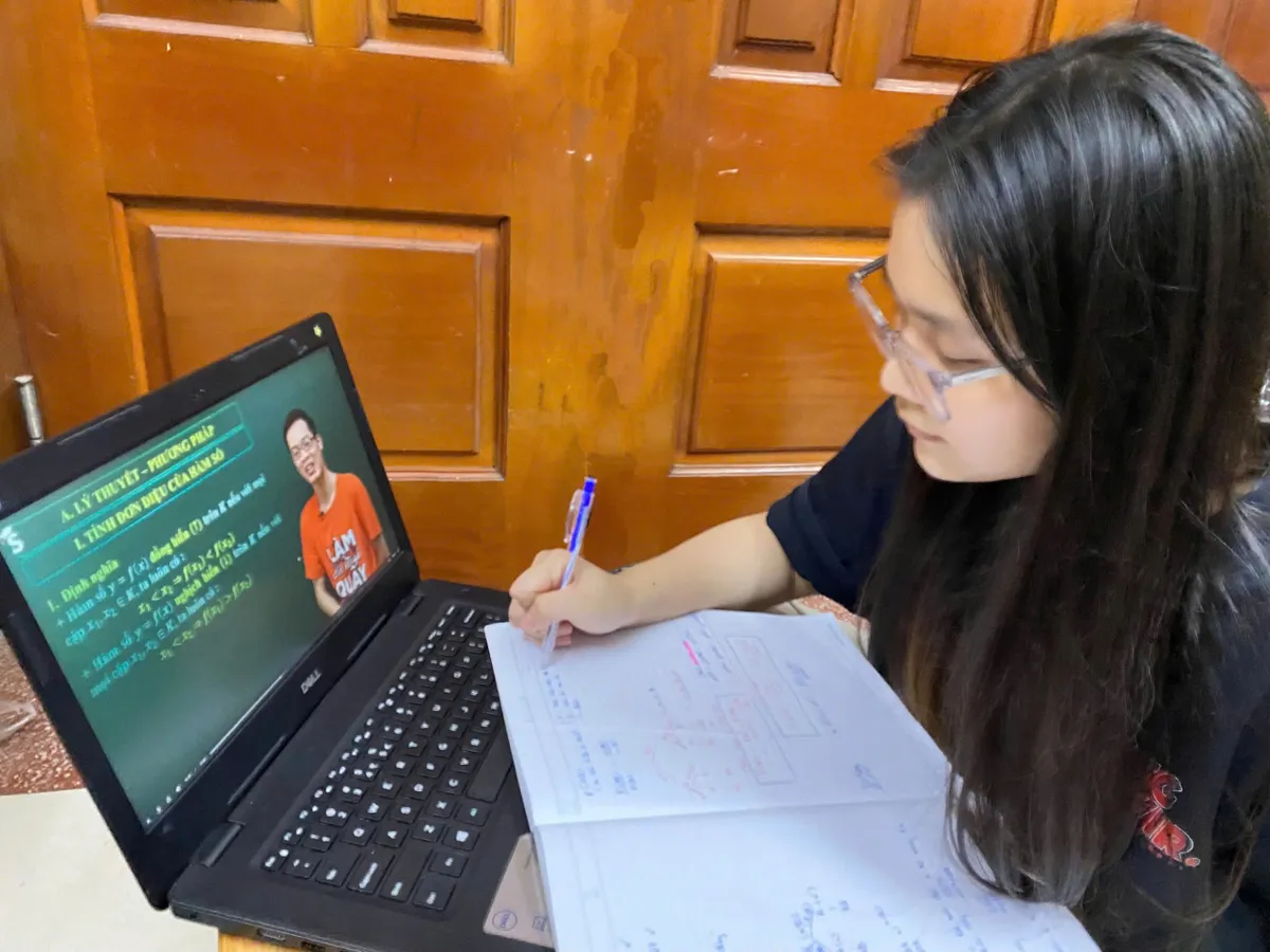 Sĩ tử tận dụng mạng xã hội để ôn thi hiệu quả - Ảnh 2.