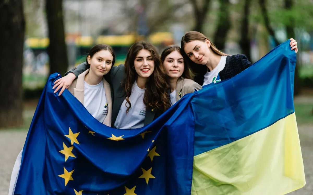 EU mở rộng bảo vệ cho người tị nạn Ukraine - Ảnh 1.