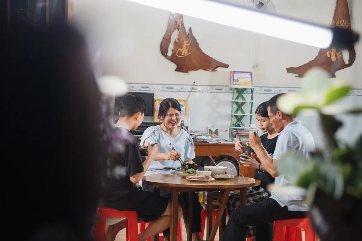 Công việc Yakult Lady - Lựa chọn gắn bó lâu dài của chị em phụ nữ - Ảnh 1.